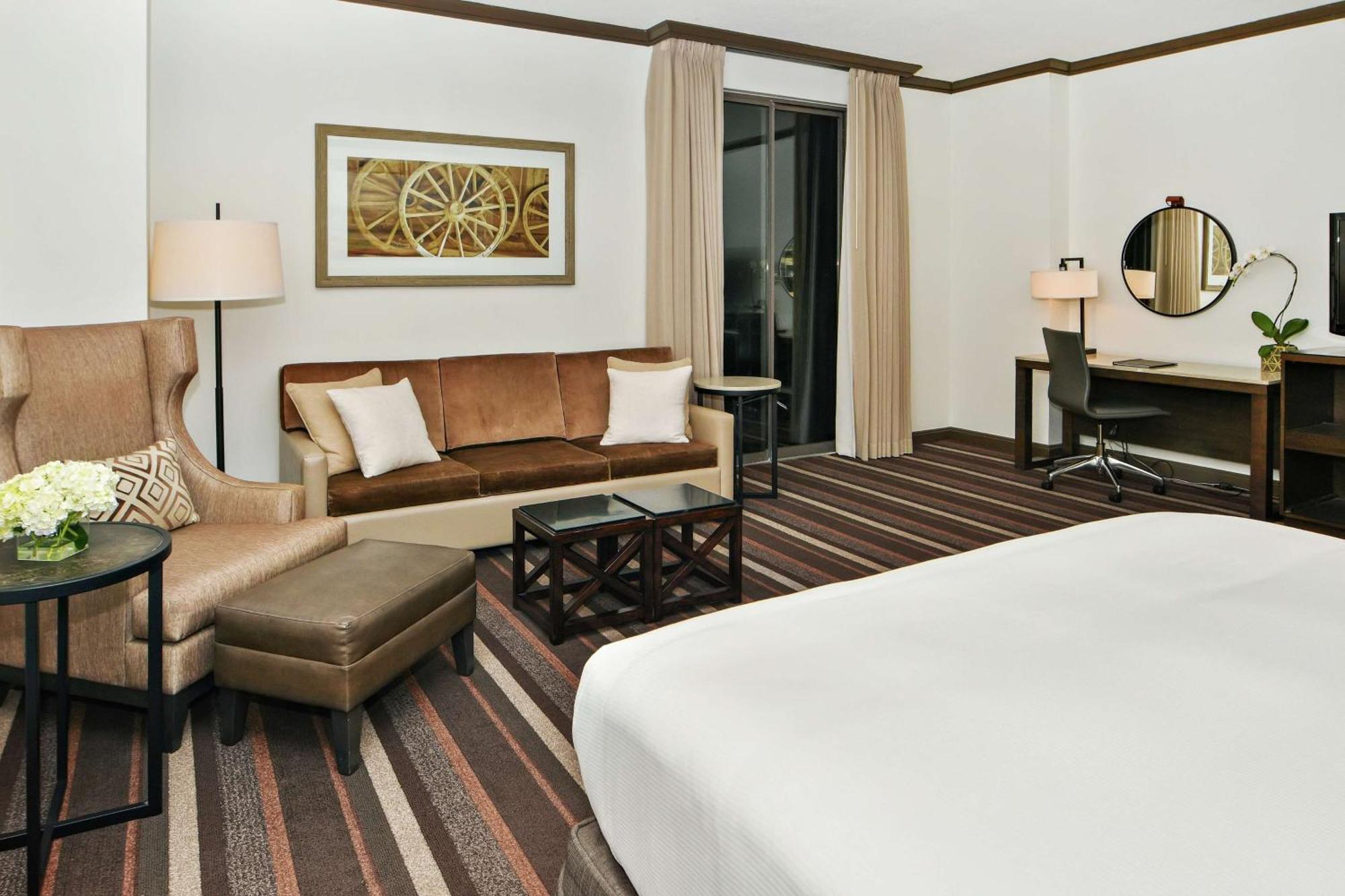 ฮิลตันดัลลัส พาร์ค ซิตี้ โฮเต็ล Hotel ภายนอก รูปภาพ